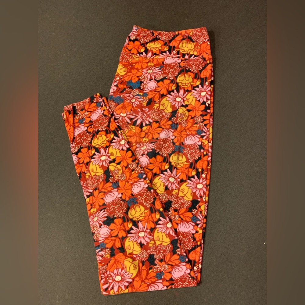 Tall and Curvy LulaRoe bright floral leggings